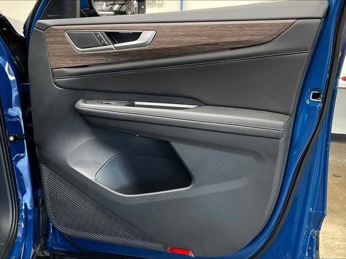 New 2025 Volkswagen Atlas SEL image 30