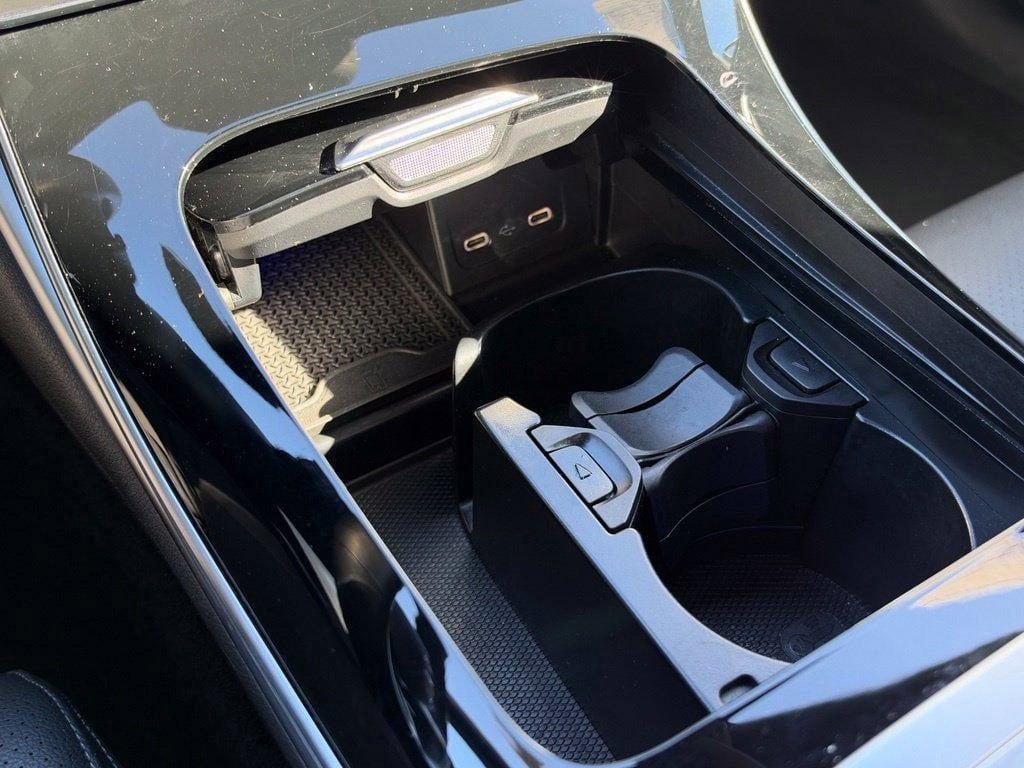 Used 2025 Mercedes-Benz C 300 4MATIC Sedan image 24