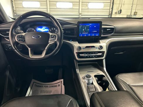 Used 2021 Ford Explorer XLT w/ Equipment Group 202A AWD/4WD image 4