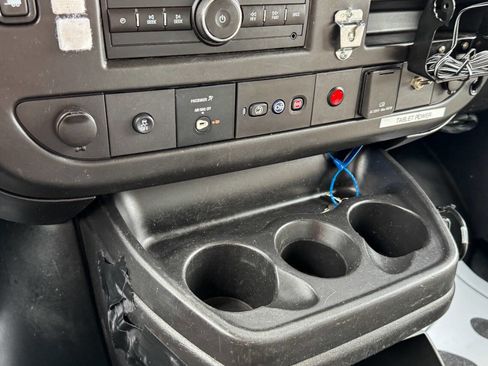 Used 2018 Chevrolet Express 2500 w/ Driver Convenience Package RWD image 32