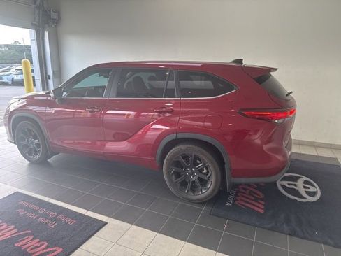Used 2023 Toyota Highlander LE FWD image 6