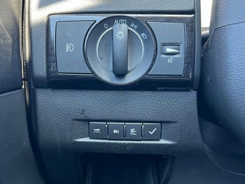 Used 2013 Chevrolet Captiva Sport LT FWD image 10