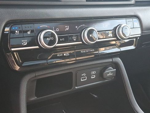 Used 2025 Honda Pilot Elite image 18