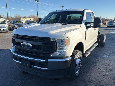 Used 2022 Ford F350 XL w/ Power Equipment Group image 15