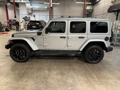 Used 2023 Jeep Wrangler Unlimited Sahara AWD/4WD image 29