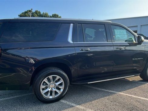 New 2025 Chevrolet Suburban Premier w/ Sun And Tow Package image 4