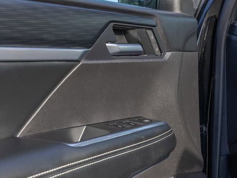 Used 2025 GMC Acadia Elevation image 17