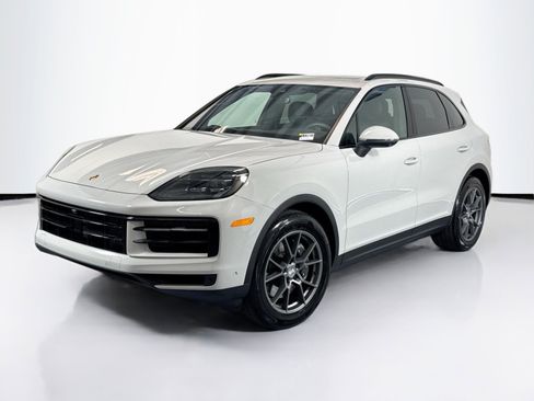 Certified 2025 Porsche Cayenne image 1