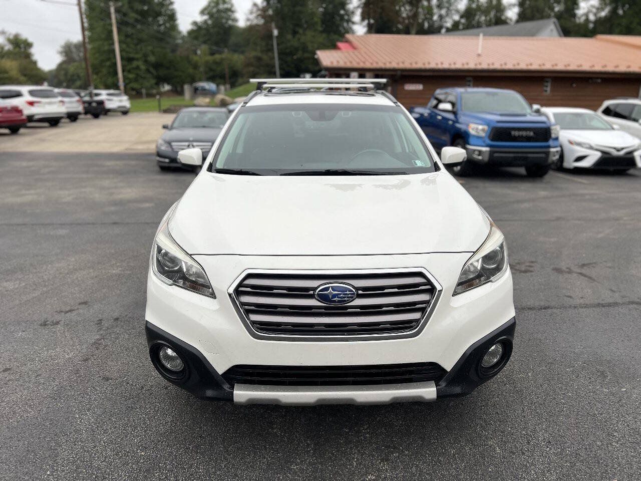 Used 2017 Subaru Outback 3.6R Touring w/ Popular Package #5A AWD/4WD image 2