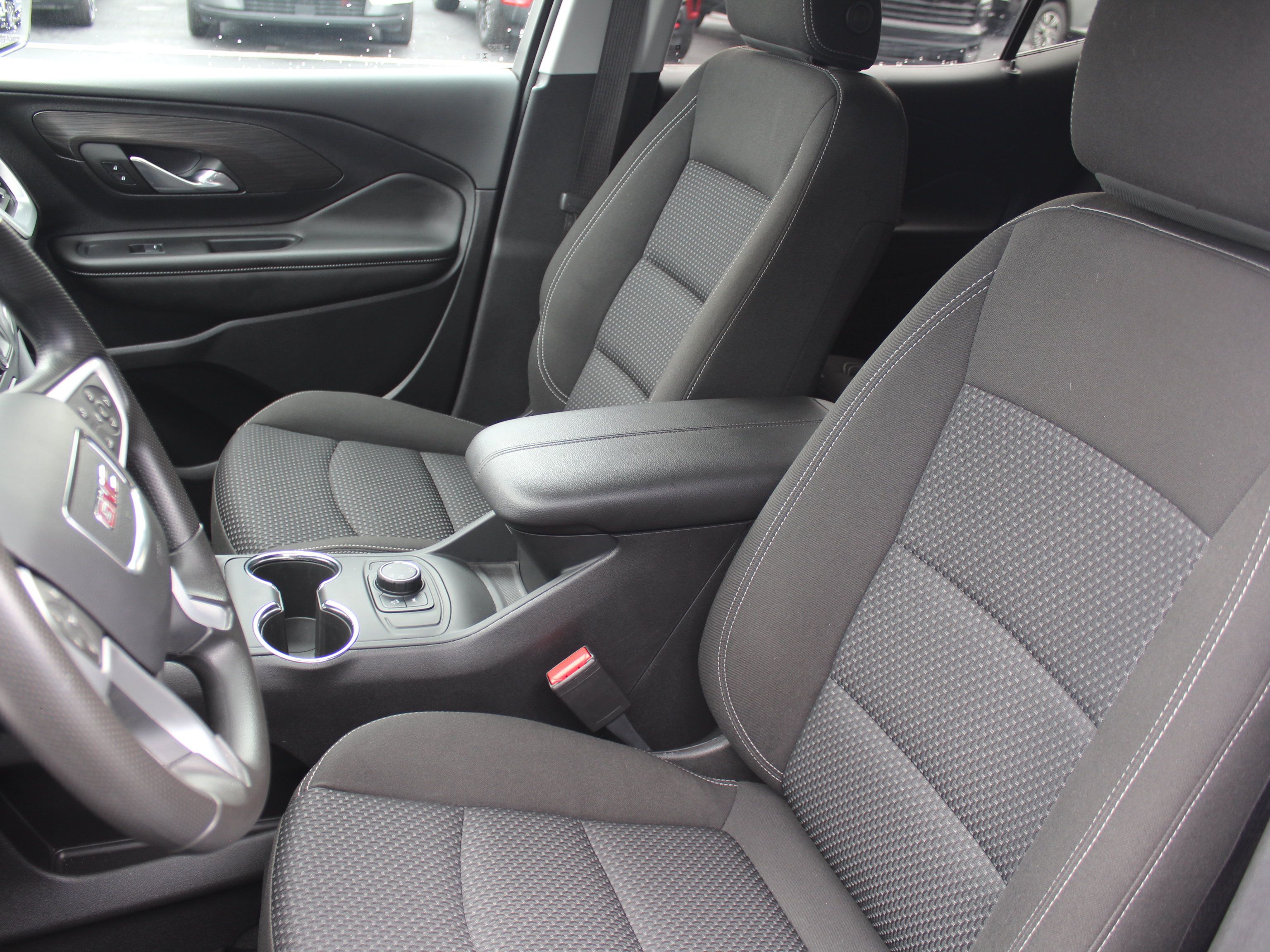 Used 2024 GMC Terrain SLE AWD/4WD image 13