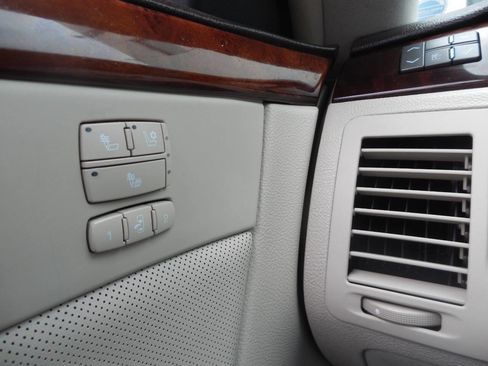 Used 2007 Cadillac DTS Luxury II FWD image 44