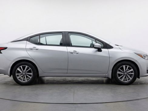 Used 2025 Nissan Versa SV FWD image 11