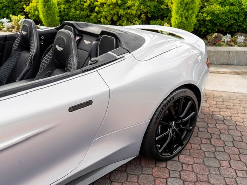 Used 2016 Aston Martin Vanquish Volante image 44