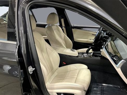 Used 2021 BMW 530i xDrive w/ Premium Package image 7