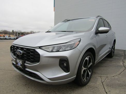 Used 2023 Ford Escape ST-Line Select w/ Tech Pack #2 AWD/4WD image 2