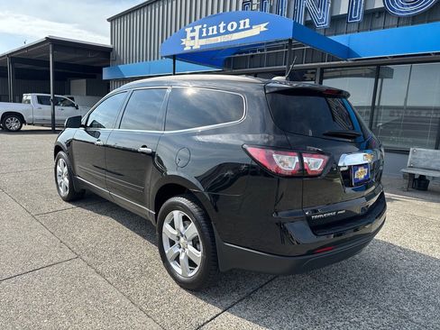 Used 2017 Chevrolet Traverse LT image 3