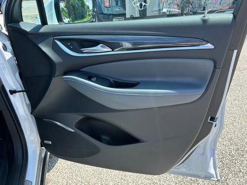 Used 2024 Buick Enclave Premium image 29