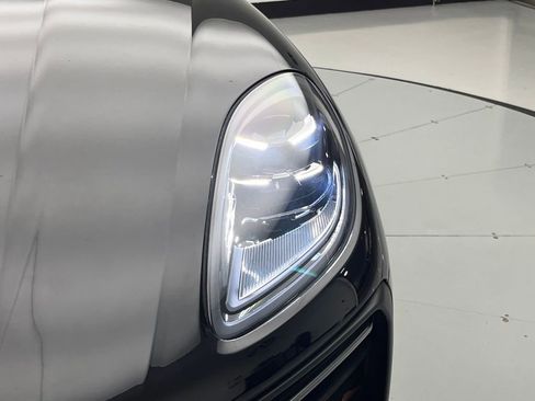 Used 2025 Porsche Macan image 49