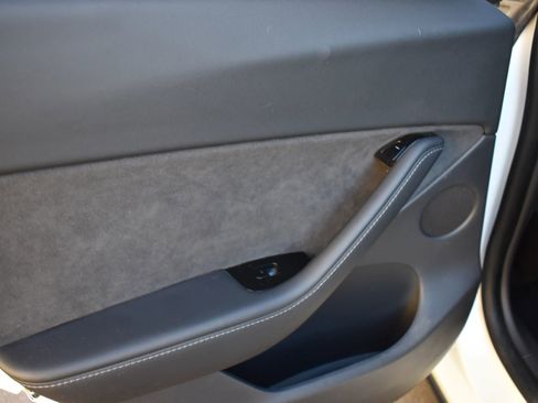 Used 2020 Tesla Model Y Long Range image 16