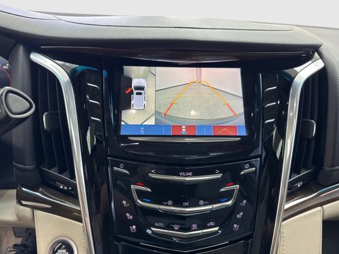 Used 2019 Cadillac Escalade Luxury AWD/4WD image 28