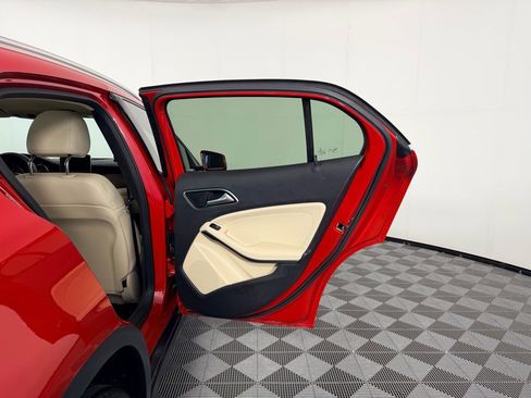 Used 2017 Mercedes-Benz GLA 250 4MATIC image 28