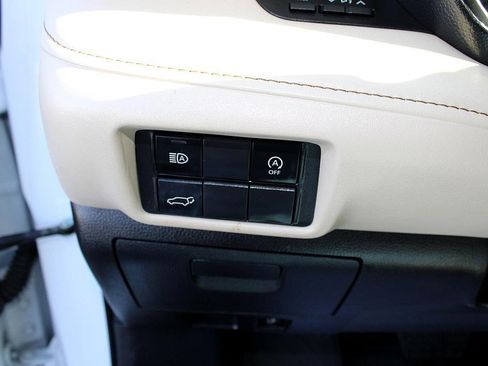 Used 2023 Toyota Highlander L image 13