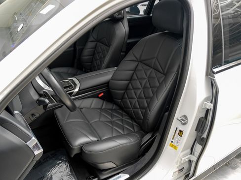 Used 2024 BMW 740i w/ Premium Package 2 image 42