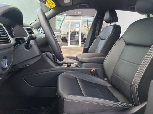 Used 2023 Volkswagen Atlas Cross Sport SE AWD/4WD image 16