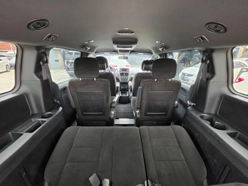 Used 2015 Dodge Grand Caravan SE w/ Quick Order Package 29E SE FWD image 8