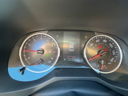 Used 2021 Toyota RAV4 XLE image 10