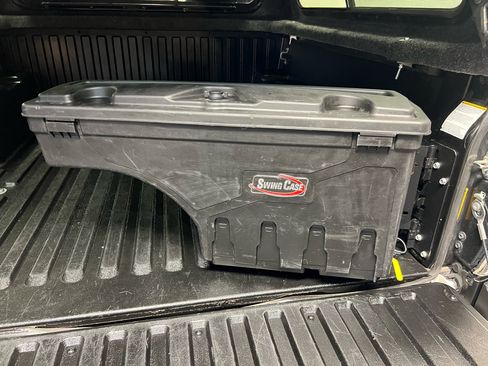 Used 2018 Toyota Tacoma Limited image 31