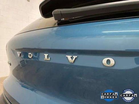 Used 2025 Volvo XC40 B5 Core image 99