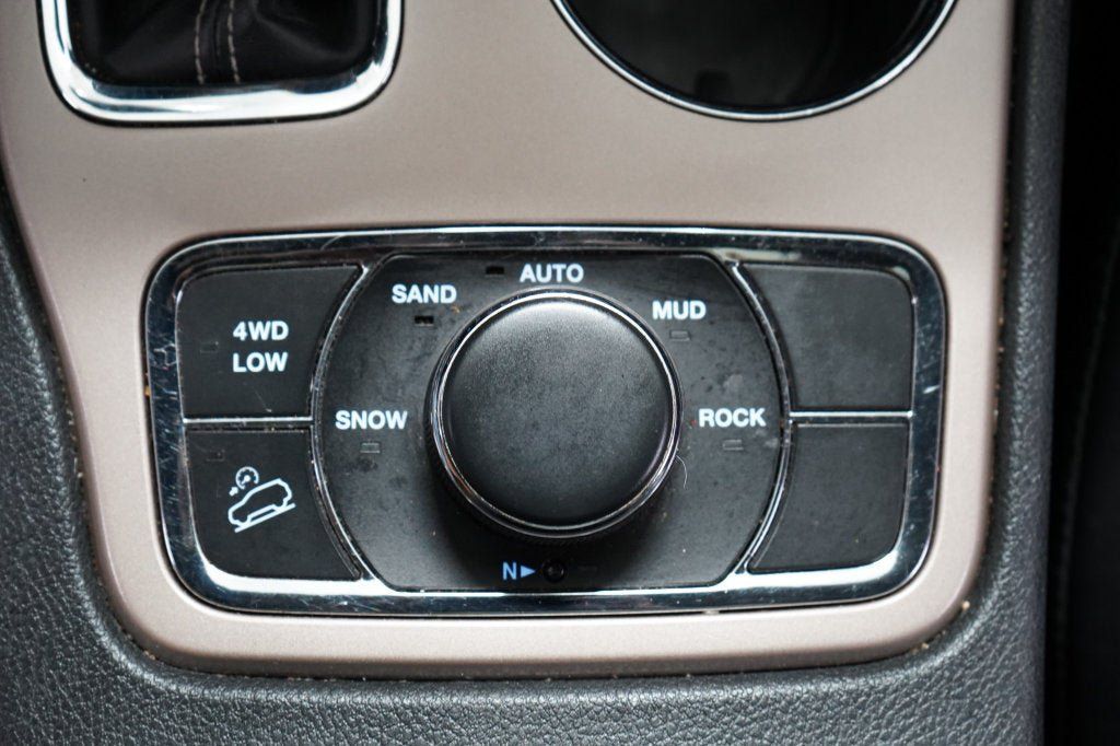 Used 2017 Jeep Grand Cherokee Limited w/ Luxury Group II AWD/4WD image 27