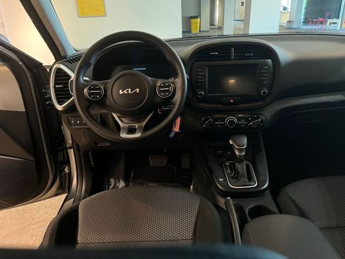 Used 2025 Kia Soul LX w/ LX Technology Package FWD image 33