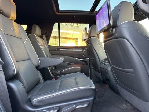 Used 2025 Cadillac Escalade Premium Luxury image 21