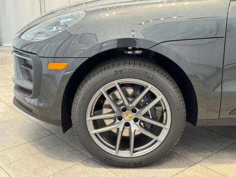 Used 2025 Porsche Macan image 11