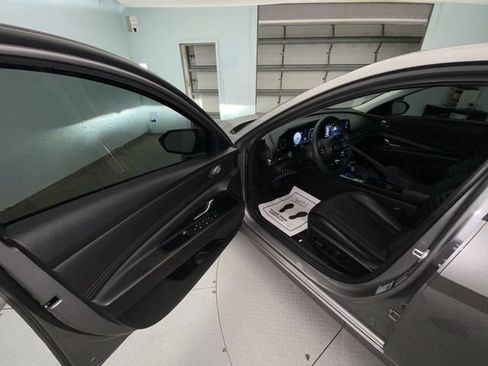 Used 2023 Hyundai Elantra Limited w/ Winter Weather Package FWD image 11