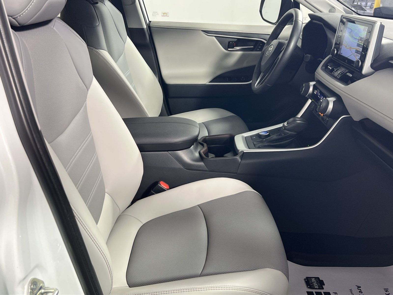 Used 2019 Toyota RAV4 Limited AWD/4WD image 28