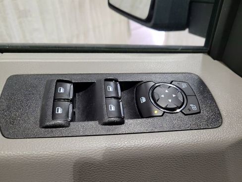 Used 2020 Ford F150 XLT image 41