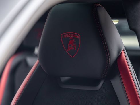 Used 2024 Lamborghini Urus S AWD/4WD image 25
