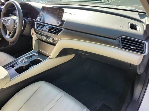 Used 2019 Honda Accord EX image 17