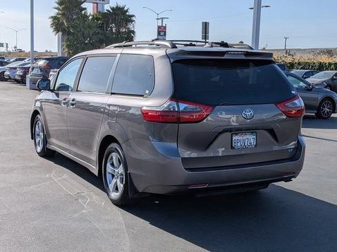 Used 2020 Toyota Sienna LE w/ Carpet Mat Package FWD image 13