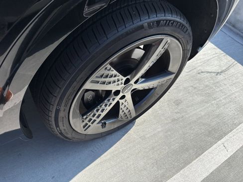 Used 2023 Genesis GV70 2.5T w/ Sport Prestige Package image 3