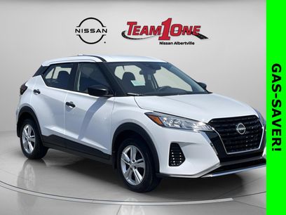 New 2025 Nissan Kicks Play S