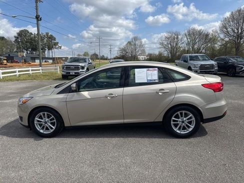 Used 2017 Ford Focus SE image 1