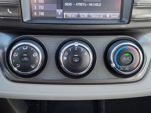 Used 2014 Toyota RAV4 LE image 33