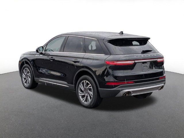 Used 2023 Lincoln Corsair AWD image 4