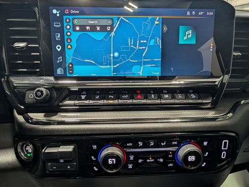 Used 2025 Chevrolet Silverado 2500 ZR2 w/ Technology Package image 24