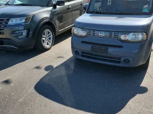 Used 2013 Nissan Cube 1.8 S w/ Interior Designer Pkg FWD image 2