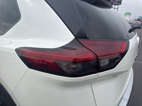 Used 2023 Nissan Rogue SV w/ SV Premium Package image 26